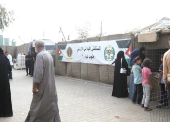 طواقم المستشفى الميداني الأردني جنوب غزة/8 تباشر أعمالها