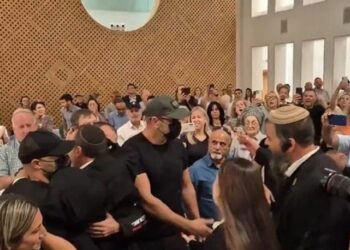 تصفيق وهتافات داخل محكمة إسرائيلية أثناء دخول جنود متهمين باغتصاب أسير فلسطيني