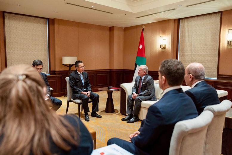 الملك يدعو لبحث إنشاء نافذة استثمارية مشتركة مع منظمة التجارة الخارجية اليابانية