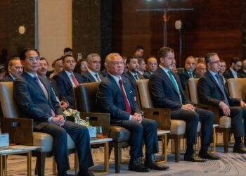 الملك يحضر الجلسة الافتتاحية لملتقى الأعمال الأردني – الفيتنامي في هانوي
