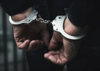 القبض على شبان أضرموا النار في مركبة بإربد