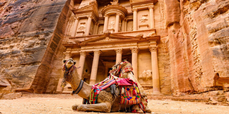ارتفاع أعداد الزوار الأجانب للبترا بنسبة 99% خلال الشهر الماضي