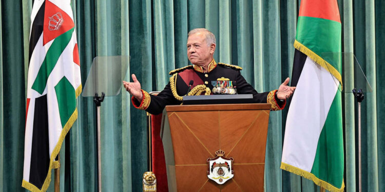 الملك يستمع إلى ردّي مجلسي الأعيان والنواب على خطاب العرش