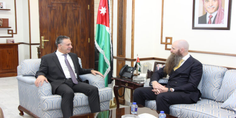 وزير الصناعة يبحث والسفير الأميركي ملفات التعاون الاقتصادي