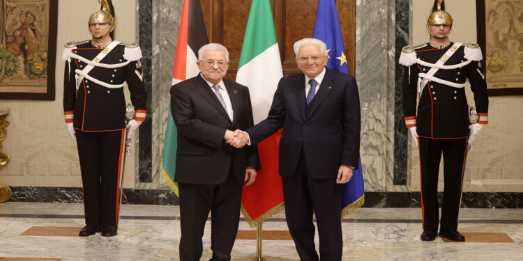 عباس من روما: لا دور لحماس في حكم غزة والسلاح بيد الدولة فقط