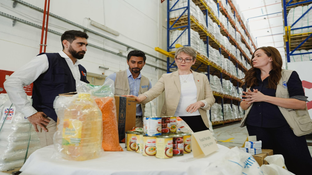 الخارجية البريطانية: المستودعات الأردنية مليئة بالمساعدات لغزة