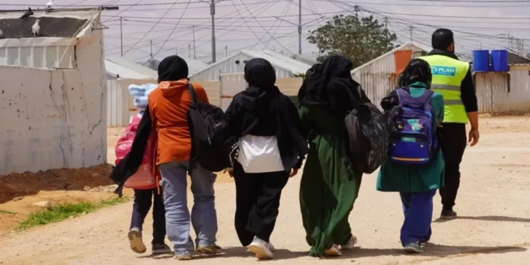 انخفاض وتيرة عود اللاجئين السوريين من الأردن إلى بلدهم بنسبة 20%