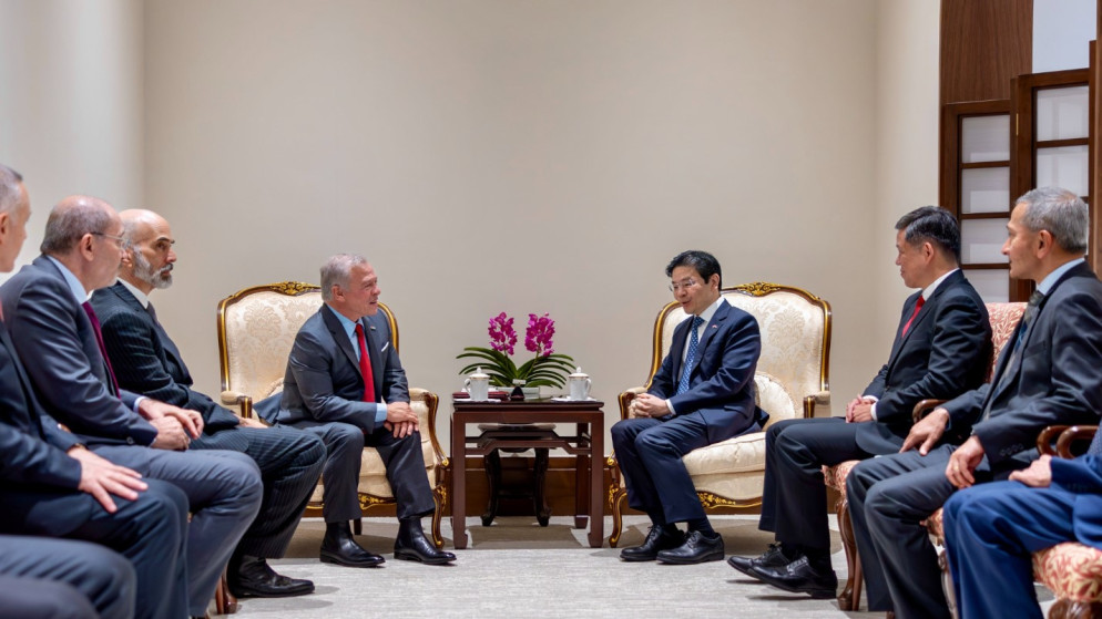 الملك يلتقي برئيس الوزراء السنغافوري