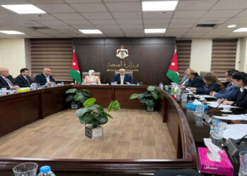 وزير الصحة يوجه بتوفير الأدوية وحل مشكلات المراكز الصحية