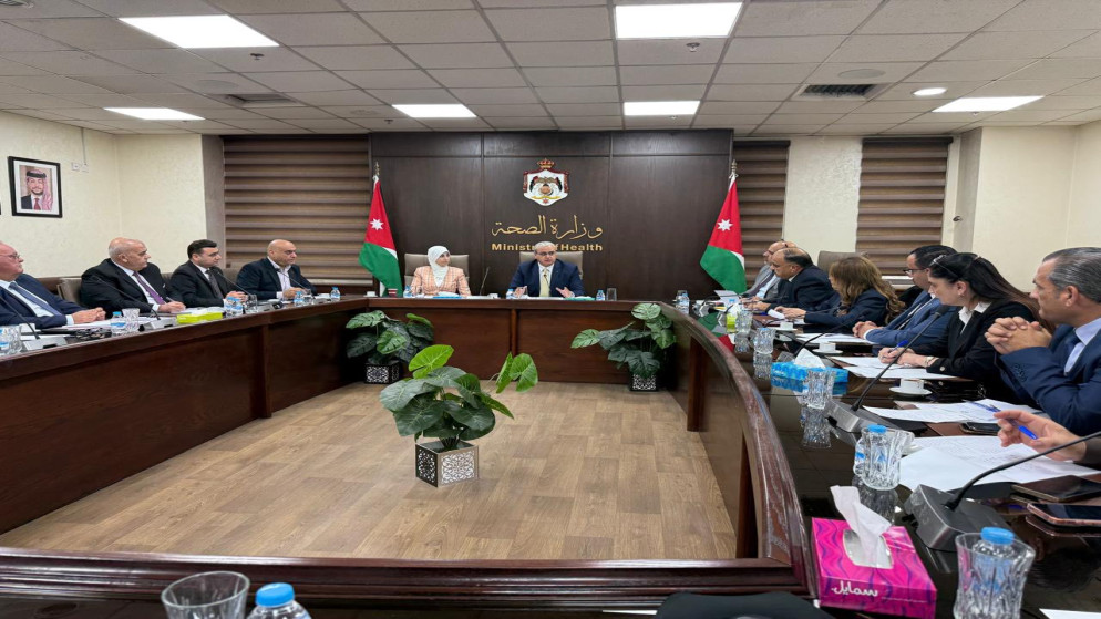 وزير الصحة يوجه بتوفير الأدوية وحل مشكلات المراكز الصحية