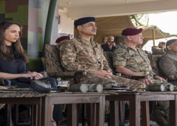 الملك يزور شركة للصناعات الدفاعية في إسلام آباد ويحضر تمرينا عسكريا