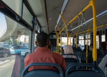 نائب أردنية تطالب بتخصيص مقاعد للحوامل في وسائل النقل