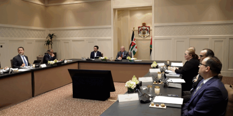 الملك يدعو لتبني نهج حكومي موحد يسهم في تبسيط الإجراءات على المستثمر