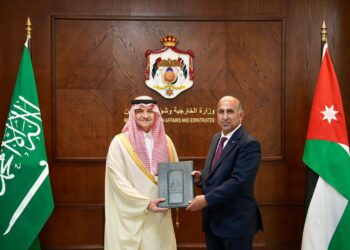 الخارجية تستلم أوراق اعتماد السفير السعودي لدى المملكة