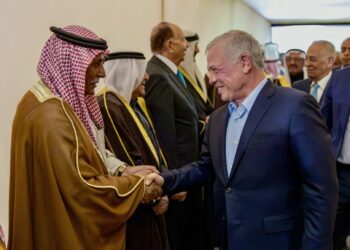 الملك يلتقي وجهاء وممثلين عن أبناء وبنات الكرك