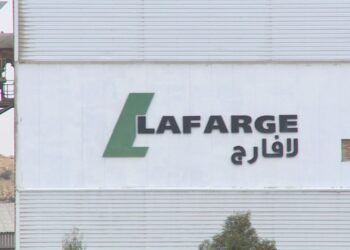 لافارج تباشر إجراءات بيع مصنعها وجزء من أراضيها في الفحيص