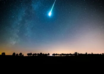 سماء الأردن تشهد الليلة زخات من شهب الأسديات