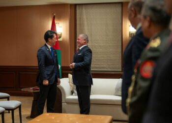 الملك يبحث مع وزير الدفاع الياباني التطورات الإقليمية وفرص تعزيز التعاون العسكري