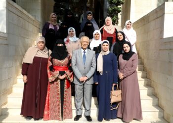 رئيس الديوان الملكي الهاشمي يلتقي وفدا من جمعية أغصان العطاء الخيرية