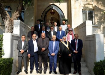 العيسوي يلتقي وفدا من متقاعدين عسكريين وفعاليات مجتمعية