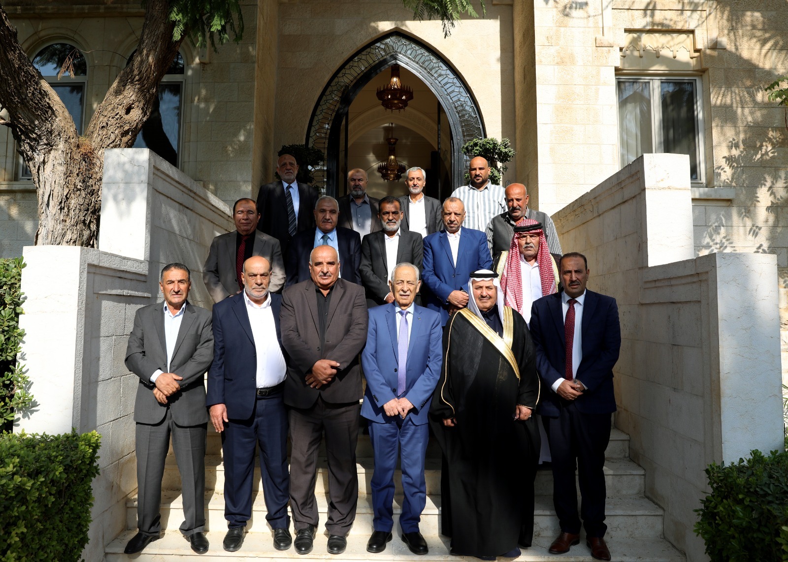 العيسوي يلتقي وفدا من متقاعدين عسكريين وفعاليات مجتمعية