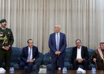 مندوبا عن الملك وولي العهد.. العيسوي يعزي البريزات وظاظا
