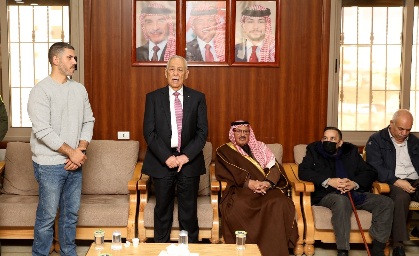 مندوبا عن الملك وولي العهد.. العيسوي يعزي الجلامدة والمعايطة