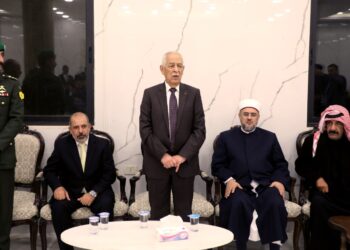 مندوبا عن الملك وولي العهد. العيسوي يعزي الدويكات والمناصير/ عباد
