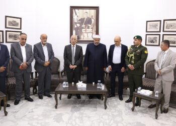 مندوبا عن الملك وولي العهد… العيسوي يعزي عشيرتي القعقاع والقرعان