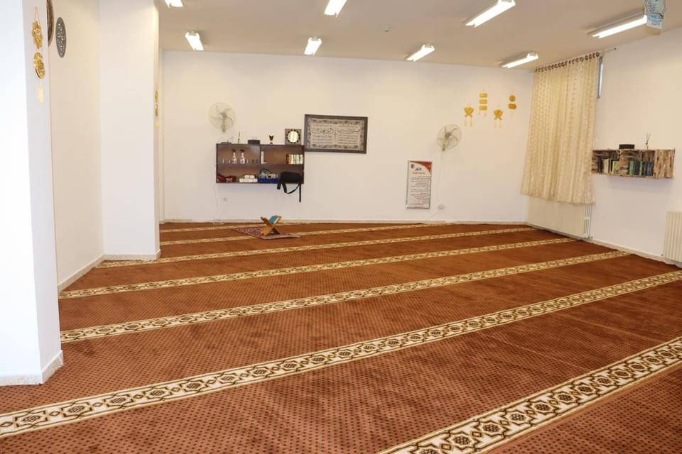 إغلاق مسجد جامعة حكومية خارج أوقات الصلاة يثير استياءً الطلبة