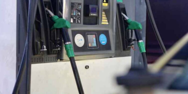 الطاقة: رفع سعر البنزين بشقيه والديزل.. وتثبيت الكاز