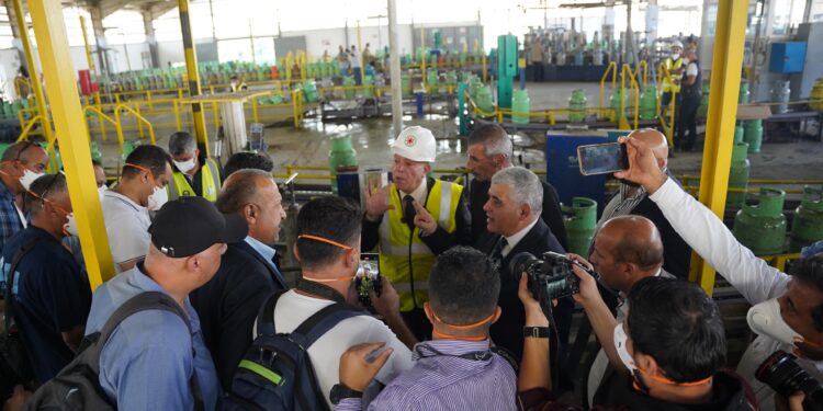 مصفاة البترول تنظّم جولة إعلامية على محطة تعبئة غاز عمان- أبو علندا للاطلاع على عمليات التعبئة والتطوير