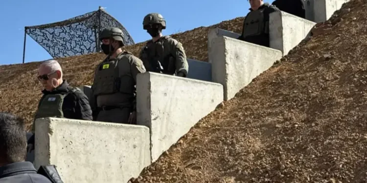 نتنياهو ووزير الدفاع الإسرائيلي يقومان بجولة داخل الأراضي السورية