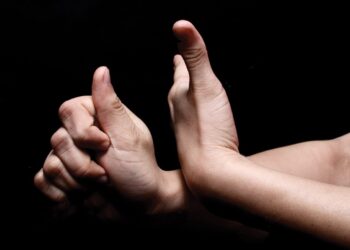 إطلاق مبادرة في البلقاء لشرح خطبة الجمعة وتعلم القرآن بلغة الإشارة