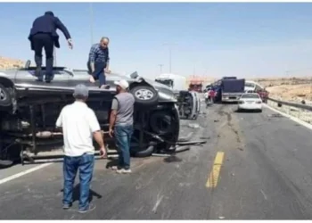 وفاة وإصابة بحادث تصادم على الطريق الصحراوي