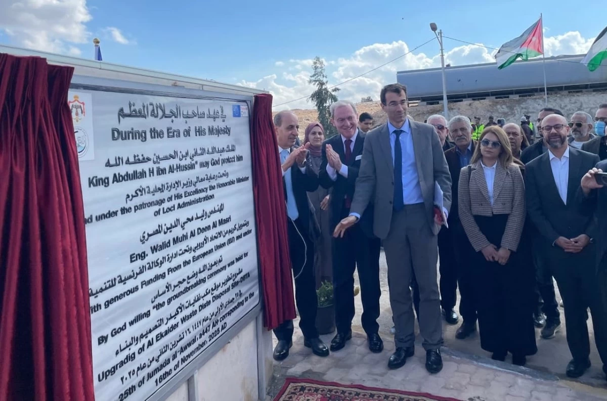 وزير الإدارة المحلية يضع حجر الأساس لمشروع تطوير وإعادة تأهيل مكب نفايات الأكيدر