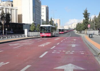 تزويد 291 حافلة ضمن حدود أمانة عمّان من أصل 350 بأنظمة نقل ذكية
