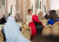 الملكة تلتقي بسيدات من المفرق وتشاركهن الغداء في أم الجمال