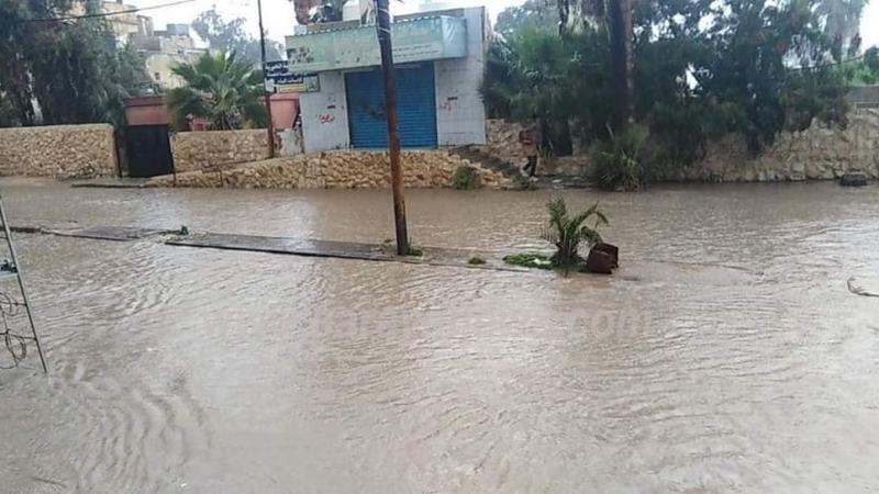 مياه الأمطار تداهم منازلا في الطفيلة