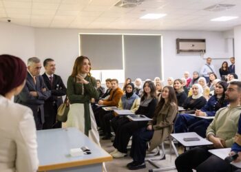 الملكة رانيا تزور الجامعة الأردنية