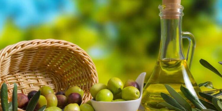 وزير الزراعة: السوق المحلي سيشهد انخفاضا في أسعار زيت الزيتون بعد الاستيراد