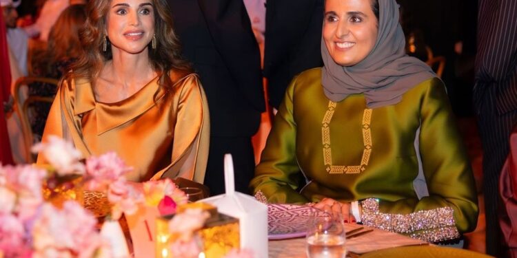 الملكة تشارك في عشاء خيري أقيم في متحف الفن الإسلامي بالدوحة
