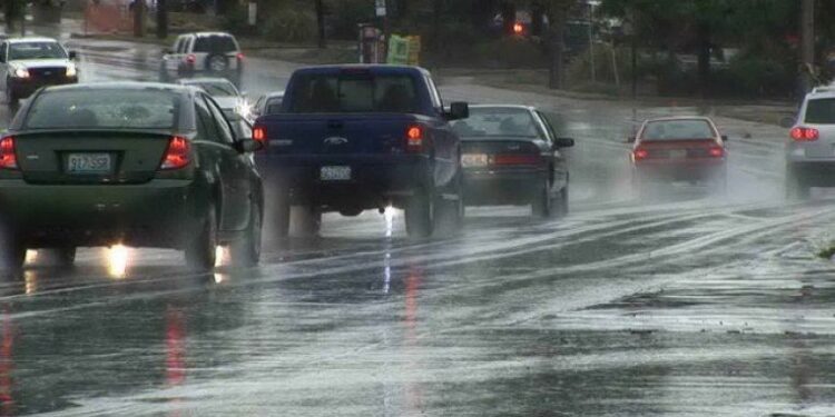 الأمن العام يُحذّر السائقين من خطر الانزلاقات مع بدء تساقط الأمطار