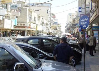 الاصطفاف بالوسط التجاري في إربد.. هم يومي للسائقين ومأزق للتجار