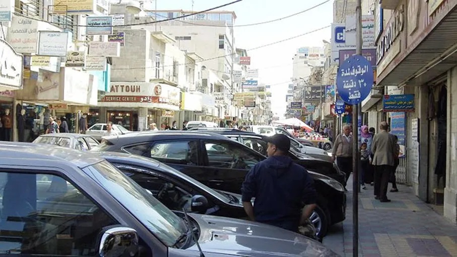الاصطفاف بالوسط التجاري في إربد.. هم يومي للسائقين ومأزق للتجار