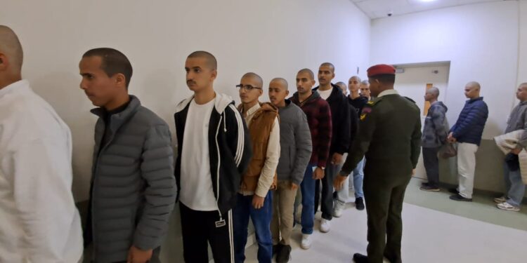 القوات المسلحة تبدأ بإجراء الفحوصات الطبية للمكلفين بخدمة العلم