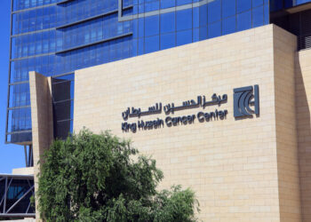 مدير الحسين للسرطان يحذّر من تقارير طبية مزوّرة ودعوات تبرع مضللة