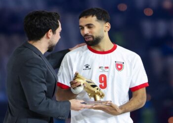 نجم منتخب النشامى علي علوان يفوز بلقب هداف كأس العرب