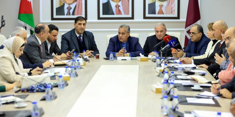 الحكومة: التنفيذي الثاني يتضمن مشاريع ومبادرات لتحديث القطاع العام