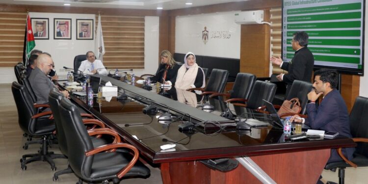 بحث فرص استثمارية متاحة في الأردن مع شركة هندية